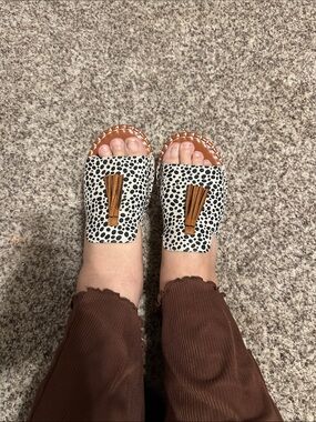 Spotted Slide Sandals with Tassel Accent - Black & Tan Brand New/Never Worn
